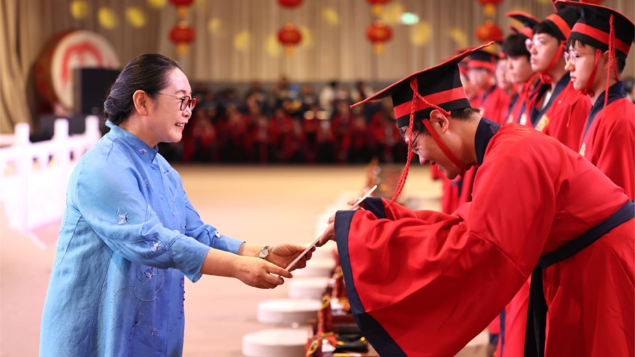金秋揚(yáng)帆，逐夢(mèng)遠(yuǎn)航！榮程學(xué)子成人禮儀式